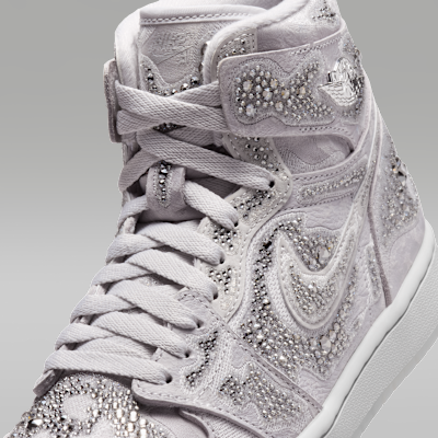 ウィメンズ エア ジョーダン 1 HIGH OG Swarovski®クリスタル(Vast Grey)[HF6248-002]の商品画像(7枚目)