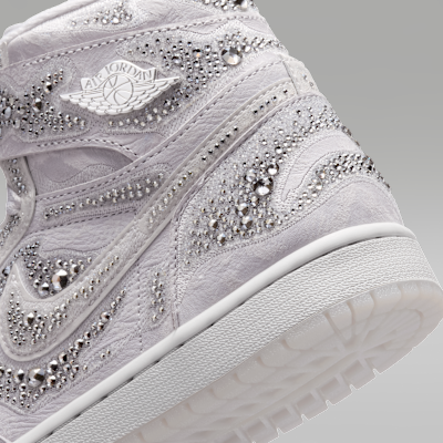 ウィメンズ エア ジョーダン 1 HIGH OG Swarovski®クリスタル(Vast Grey)[HF6248-002]の商品画像(8枚目)