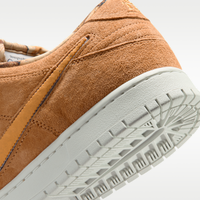 ノート マンチェスター x ナイキ SB ダンク LOW(Flax and Summit White)[IO9508-200]の商品画像(8枚目)