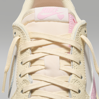 エア ジョーダン 1 LOW x トラヴィス スコット(Muslin and Shy Pink)[IQ7604-100]の商品画像(10枚目)