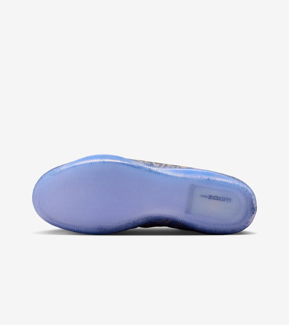 コービー 11 プロトロ(Black and Metallic Gold)[IU4902-900]の商品画像(2枚目)